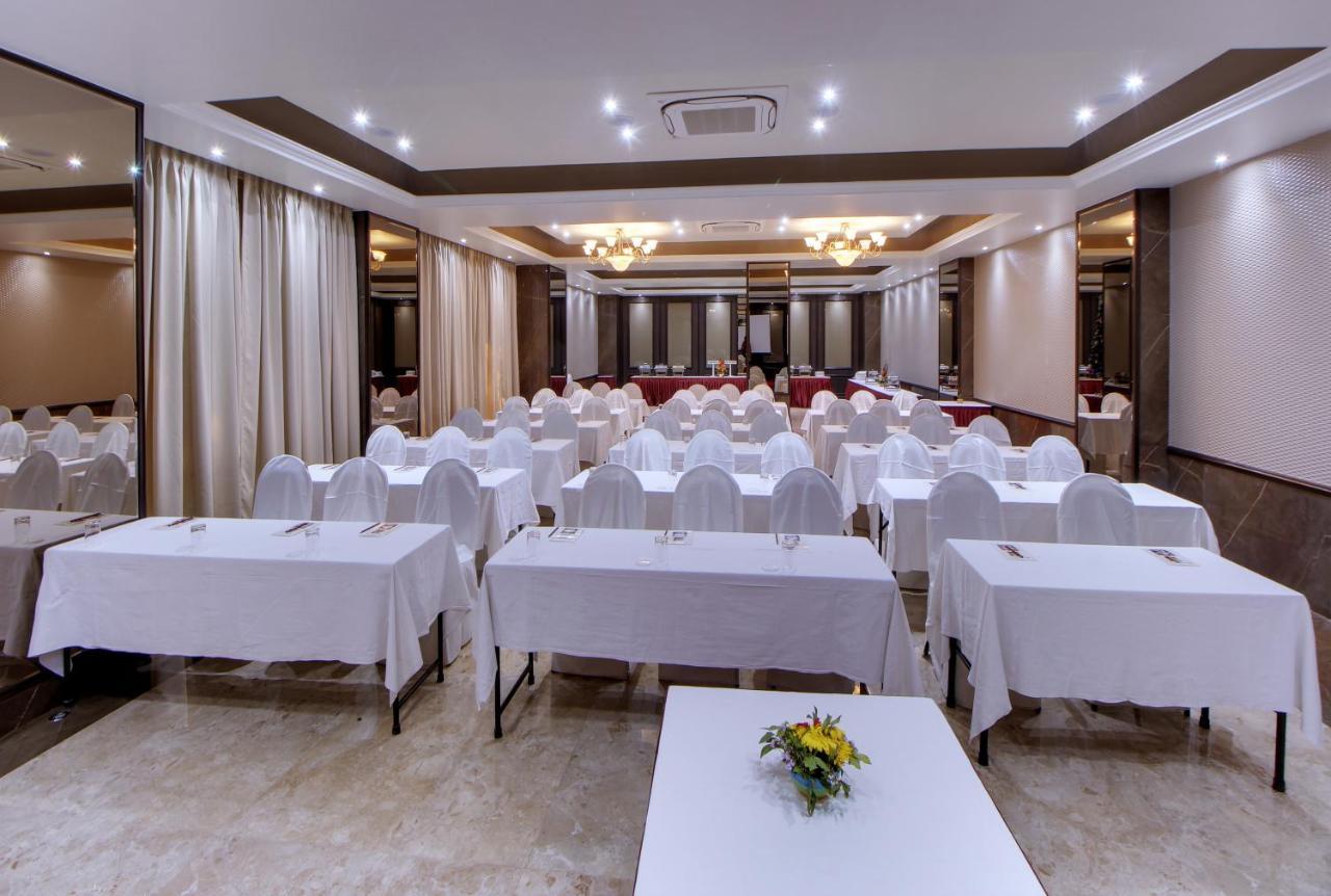 West End Hotel Mumbai Eksteriør bilde