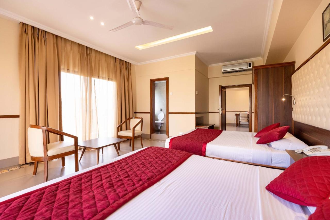 West End Hotel Mumbai Eksteriør bilde