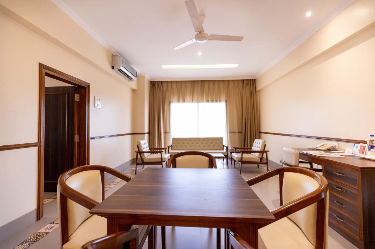 West End Hotel Mumbai Eksteriør bilde