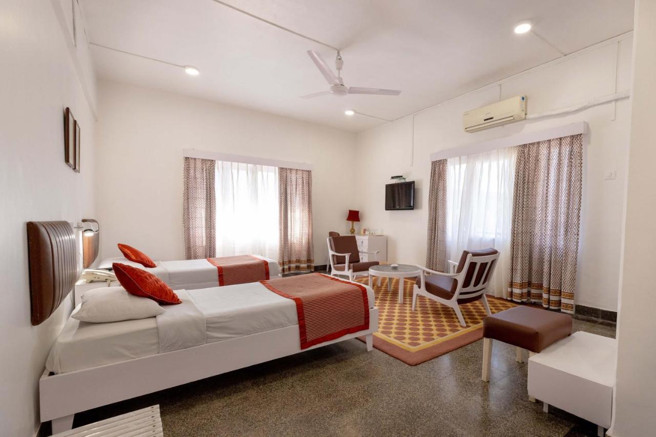 West End Hotel Mumbai Eksteriør bilde